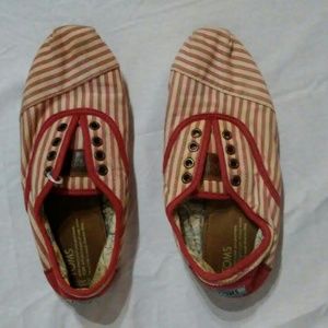 Toms